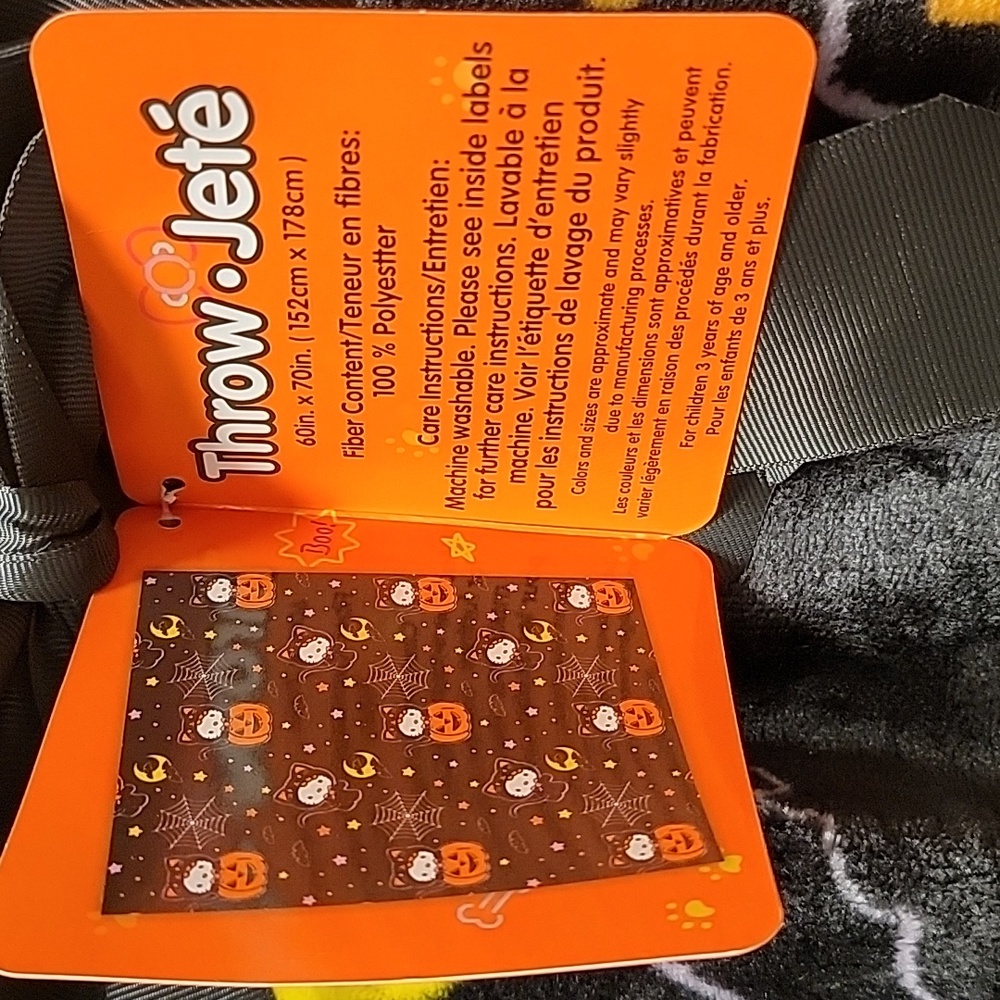 Hello Kitty Holloween Throw Blanket - Picture 2 of 6